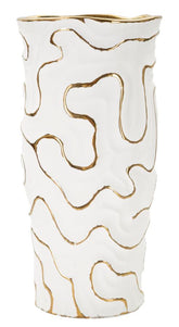 Vase en céramique blanche avec lignes dorées