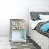 Table de chevet bois sculpté Bornar style oriental 1 porte blanc patiné or