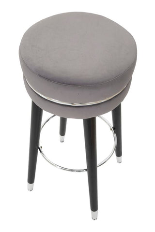 Taburete de bar de madera y terciopelo azul con acabado plateado