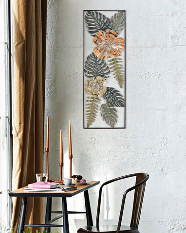 Panel de pared rectangular de metal con motivos geométricos y florales