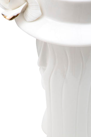 Vase femme porcelaine blanche décorations dorées
