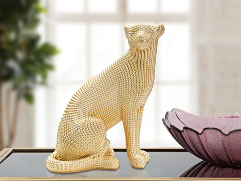 Estatua de leopardo dorado