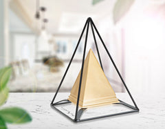 Objet décoratif double pyramide Dorée et pieds Noir