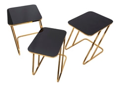 Ensemble de 3 tables carrées métal doré et verre noir