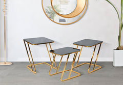 Ensemble de 3 tables carrées métal doré et verre noir