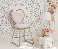 Chaise en métal doré et tissu rembourré rose Dossier en forme de cœur