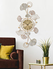 Horloge murale décorative avec feuilles et motifs abstraits