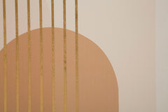 Impression sur toile abstraite avec cadre en bois tons chauds décorations dorées