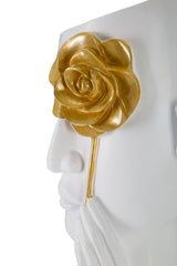 Vase visage orné d'une fleur dorée