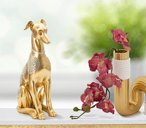 Estatua de perro sentado dorado decoraciones plateadas