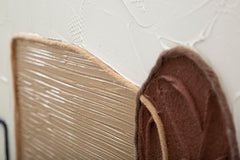 Peinture murale abstraite sur toile cadre en bois avec applications