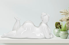 Statue femme allongée blanche