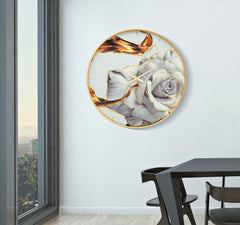 Horloge murale ronde cadran décoré d'une rose cadre doré
