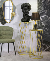 Tables hexagonales en métal doré avec plateau en verre miroir