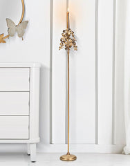 Porte-bougie en métal doré avec décorations florales