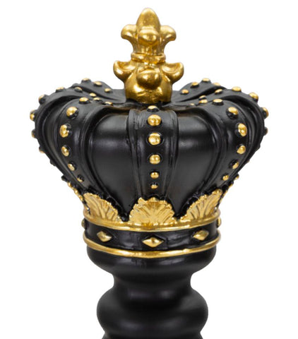 Roi d'échecs noir décorations dorées