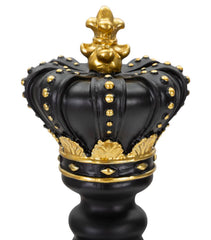 Roi d'échecs noir décorations dorées