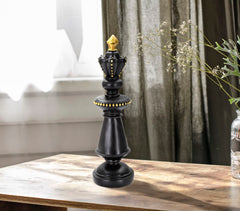 Roi d'échecs noir décorations dorées