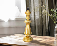 Roi d'échecs doré décorations noires
