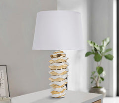 Lampe de table Glam Space céramique blanche et dorée abat-jour en tissu blanc