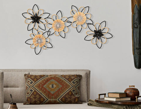 Panel de pared decorativo 3D de metal y rafia con flores Negro y Natural