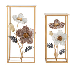 Ensemble de deux tables carrées en métal doré et verre miroir avec décorations florales
