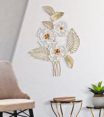 Panneau mural décoratif en métal doré et blanc fleurs et feuilles