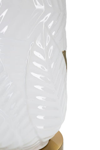 Lámpara de mesa cerámica blanca y dorada pantalla de tela blanca con bordes dorados