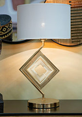 Lampe de table Move Métal doré abat-jour tissu blanc bordure dorée