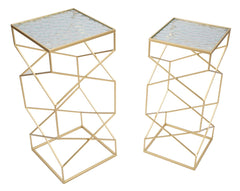 Table carrée en métal doré avec plateau en verre