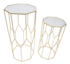 Tables carrées en métal doré plateau en verre
