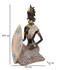 Statuette Femme Indigène avec Bouclier