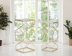 Table carrée en métal doré avec plateau en verre