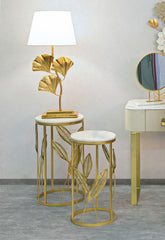Ensemble de tables rondes en métal doré effet marbre avec décor feuilles