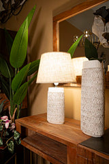 Lampe de table Nairobi résine avec abat-jour en tissu beige