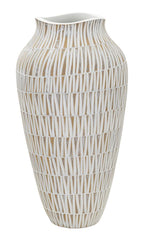 Vase en résine décoré de sculptures géométriques et linéaires