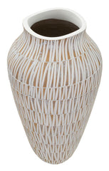 Vase en résine décoré de sculptures géométriques et linéaires
