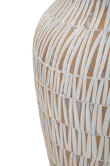 Vase en résine décoré de sculptures géométriques et linéaires