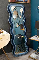 Miroir mural ondulé Emily cadre en bois recouvert de Velours Bleu