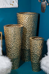 Ensemble de vases ronds en métal doré décorations en relief
