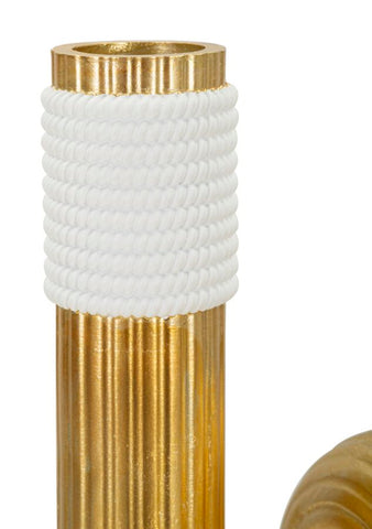 Jarrón de resina dorada con acabados blancos