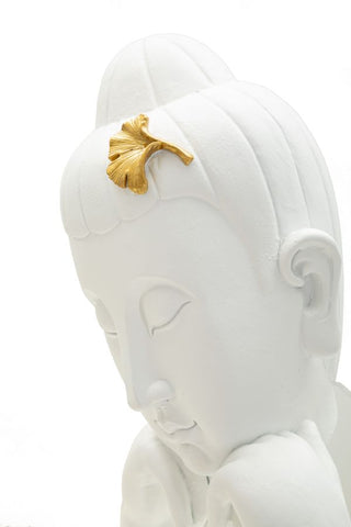 Cabeza de Buda decorada con hojas doradas