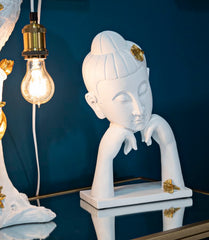 Tête de Bouddha décorée feuilles dorées