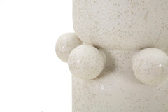 Vase en céramique blanche décoré de sphères
