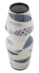 Vase en céramique blanche décoré de poissons et motifs bleus