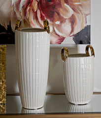 Vase en céramique blanche avec anneaux dorés