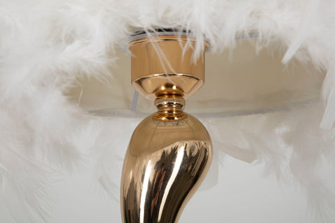 Lámpara de mesa Chariot metal dorado pantalla de plumas sintéticas blancas