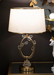 Lampe de table Versailles métal doré abat-jour tissu beige bordé d'or