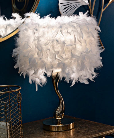 Lámpara de mesa Chariot metal dorado pantalla de plumas sintéticas blancas