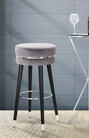 Taburete de bar de madera y terciopelo azul con acabado plateado